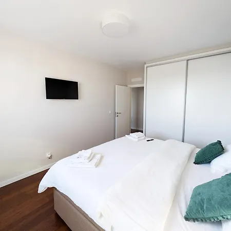 Seaview Wonder By Anna *